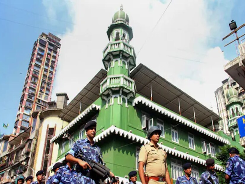 আইনজীবী বিষ্ণু শঙ্কর জৈন, যিনি আবেদনকারী হরি শঙ্কর জৈনের পক্ষে উপস্থিত ছিলেন, ব্যাখ্যা করার চেষ্টা করেছিলেন যে আবেদনকারীরা অনেক আগেই সুপ্রিম কোর্টে ১৯৯৫ সালের আইনটি চ্যালেঞ্জ করেছিলেন এবং তাদের হাইকোর্টে যাওয়ার জন্য বলা হয়েছিল, কিন্তু বেঞ্চ সন্তুষ্ট হয়নি।