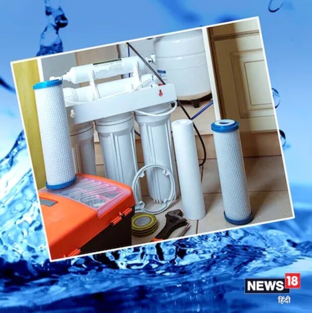 তবে যাঁদের ঘরে ওয়াটার ফিউরিফায়ার নেই, তাঁরা যদি পরিষ্কার হ্যান্ড পাম্প বা কলের জল পান করেন যেখানে আয়রন, অ্যালুমিনিয়াম, আর্সেনিক এবং ক্লোরাইডের পরিমাণ কম থাকে, তাহলে কোনও সমস্যা হবে না। জাতীয় ও আন্তর্জাতিক পর্যায়ে জলের প্যারামিটার নির্ধারণকারী সিস্টেম বলে যে জলের টিডিএস ৪০০ মিলিগ্রাম পর্যন্ত হলেও তা পান করার যোগ্য, এর জন্য আরও মেশিন ইনস্টল করার কোনও প্রয়োজন নেই। আর ইনস্টল করলে সব সময়ে মনে রাখতে হবে যে যদি জলে টিডিএস-এর মাত্রা ১০০ মিলিগ্রামের উপরে এবং ২৫০ মিলিগ্রামের নীচে হয়, তাহলেই কেবল তা স্বাস্থ্যের জন্য উপকারী এবং উপযুক্ত। (Representative Image)
