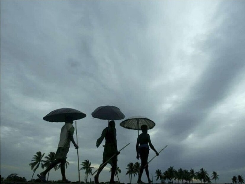 শনিবার রাত্রে পূর্ব মেদিনীপুর জেলার দিঘা সহ সর্বত্রই বিদ্যুৎ সহ বৃষ্টি এবং ঝড় হয়েছে। সোমবারও কালবৈশাখীর ঝড় বৃষ্টির পূর্বাভাস দিয়েছে দিঘা হাওয়া অফিস। সকাল থেকেই রোদের ঝাঁঝে জেরবার জেলার পর জেলা৷