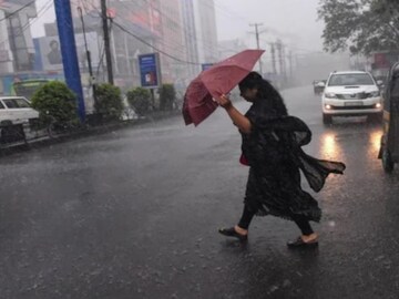 প্রবল ঝড়বৃষ্টির সতর্কতা কলকাতা এবং পাশের চার জেলায়! সঙ্গে বজ্রপাতে কাঁপবে এলাকা