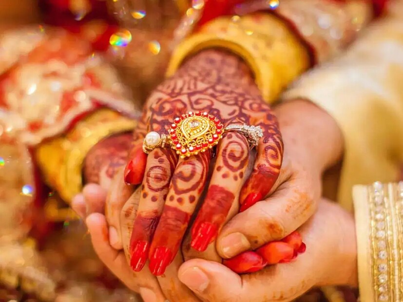 তামিলনাড়ুতে যৌতুকের জন্য নির্যাতনের এক চাঞ্চল্যকর ঘটনা সামনে এসেছে। বিয়ের মাত্র দুই মাস পর, মাত্র সাতাশ বছর বয়সি নববিবাহিতা কনে রিধন্যার জীবনে যা ঘটল তা চোখে জল এনে দেবে। Representative Image