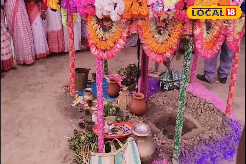 বসন্তে আদিবাসী সমাজের সারহুল পরব পালিত হল নদিয়ার শান্তিপুরে৷ (ছবি ও তথ্য: মৈনাক দেবনাথ)
