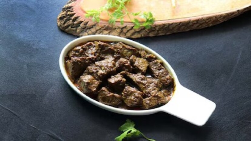 লিভার (মেটে), কিডনি এবং অন্যান্য অঙ্গের মাংসে খুব বেশি পিউরিন থাকে, যা ইউরিক অ্যাসিডের মাত্রা বাড়াতে পারে।