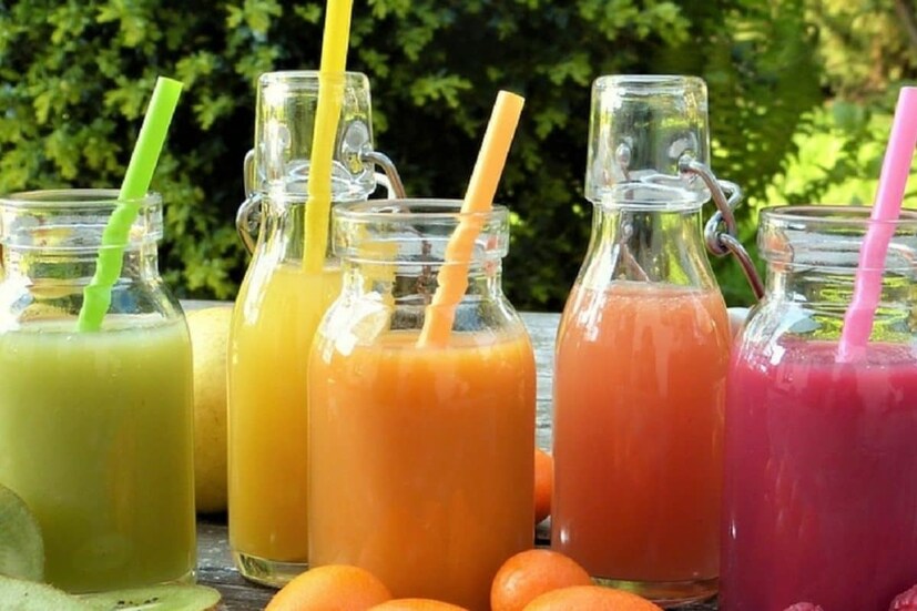 সোডা, প্যাকেটজাত জুস এবং অন্যান্য মিষ্টি পানীয়গুলিতে উচ্চ ফ্রুক্টোজ থাকে, যা ইউরিক অ্যাসিডের মাত্রা বাড়াতে পারে।