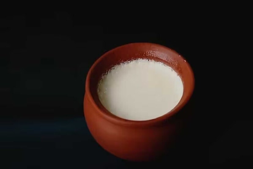 প্রোবায়োটিকগুলি অন্ত্রের স্বাস্থ্যের জন্য অপরিহার্য, তবে সঠিক সময়ে এগুলি গ্রহণ করলে এর উপকারিতা সর্বাধিক হতে পারে। বিশেষজ্ঞরা খাবারের শেষে এগুলি খাওয়ার পরামর্শ দেন যাতে হজমশক্তি এবং পুষ্টির শোষণ ভালো হয়। আপনি দই, দই, বা অন্যান্য প্রোবায়োটিক সমৃদ্ধ খাবার বেছে নিন না কেন, অন্ত্রের স্বাস্থ্য বজায় রাখা সামগ্রিক সুস্থতার মূল চাবিকাঠি।