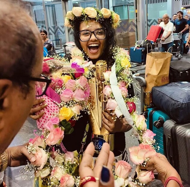 বাবা, মা, মাসি তার সবথেকে বড় সাপোর্ট। তাঁর আইডলের তালিকায় রয়েছেন লতা, আশা, সুনিধি, শ্রেয়া, সাকিরা, সোনু, ভিশাল মিশ্রা থেকে অরিজিৎ সিং এমনকি বাংলার অনেক শিল্পীও। তবে তার মধ্যে অরিজিৎ সিংয়ের সঙ্গেও গান গাওয়ার স্বপ্ন রয়েছে সবার আগে।