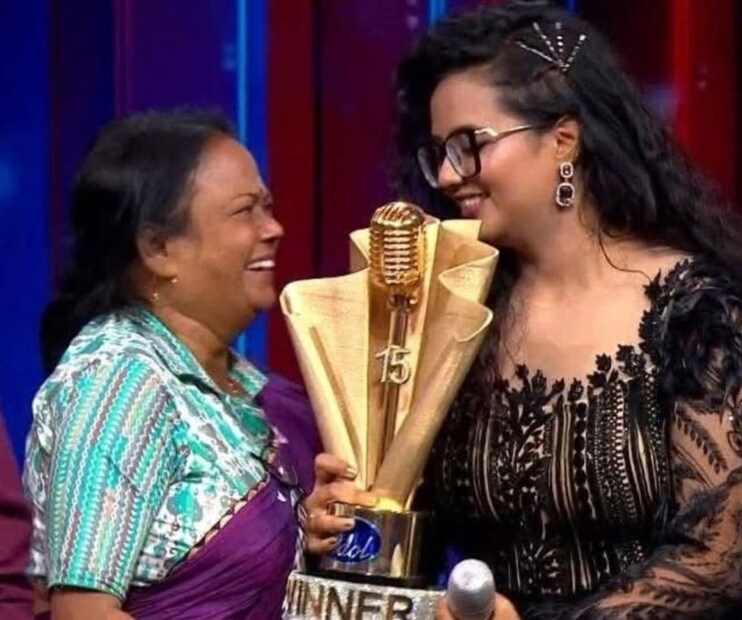 নিজের অরিজিনাল একটি বাংলা সিঙ্গেলও খুব তাড়াতাড়ি বেরোবে বলেই জানান মানসী। যার সুরও মানসী নিজেই দিয়েছেন। বেসরকারি চ্যানেলের হয়ে আগামী মে থেকে ওয়াল্ড টুর রয়েছে তার।