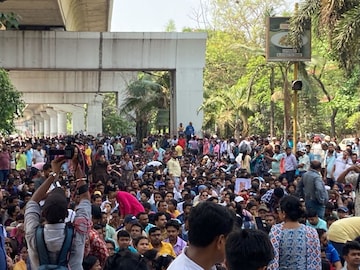 SSC: যোগ্য তালিকা প্রকাশে আগামীকাল থেকেই স্কুলে যেতে চান আন্দোলনকারী শিক্ষক-শিক্ষিকারা, শুরু প্রস্তুতি SSC: যোগ্য তালিকা প্রকাশে আগামীকাল থেকেই স্কুলে যেতে চান আন্দোলনকারী শিক্ষক-শিক্ষিকারা, শুরু প্রস্তুতি