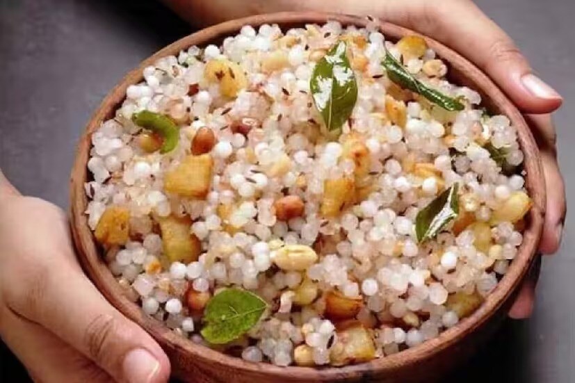 সাবুদানার গ্লাইসেমিক লোড বেশি। অর্থাৎ যদি বেশি পরিমাণে একবারে খাওয়া হয়, তাহলে রক্তে শর্করার মাত্রা বেড়ে যাবে। ভিটামিন ও প্রোটিনের পরিমাণ কম। তাই পুষ্টিগুণে ভরা ব্যালান্সড ডায়েটের অংশ হতে পারে না সাবুদানা। সার্বিক স্বাস্থ্য খারাপ হতে পারে। পুষ্টির ভান্ডারে বাধা পড়তে পারে।