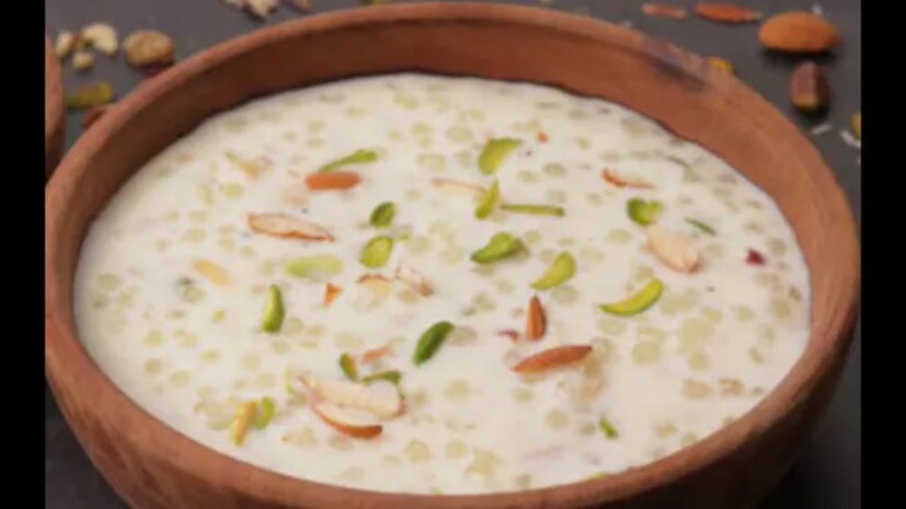  সাবুদানায় প্রচুর পরিমাণে ক্যালোরি এবং কার্বোহাইড্রেটস আছে৷ ফাইবার এবং প্রোটিন নেই৷ এতে অতিরিক্ত শর্করা থাকার কারণে বেড়ে যায় ওজন৷ তাই যাঁদের ওজন বেশি বা যাঁদের মোটা হওয়ার ধাত আছে, যাঁরা ডায়েটিং করছেন, তাঁরা চেষ্টা করুন সাবুদানা না খেতে৷