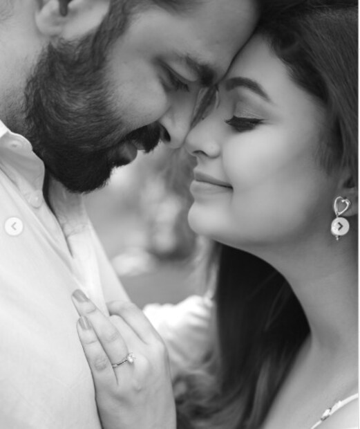 মনোরোগ বিশেষজ্ঞ ডাঃ তথাগত চট্টোপাধ্যায়ের সঙ্গে প্রেম ভাঙার পর মুম্বইয়ের খ্যাতনামা লেখক সুমিত আরোরার সঙ্গে প্রেমে রয়েছেন ঋতাভরী৷ 'জওয়ান','স্ত্রী','চন্দু চ্যাম্পিয়ান'-র মতো একাধিক বক্স অফিস কাঁপানো ছবির সংলাপ লেখক তিনি। সোনাক্ষি সিনহা অভিনীত 'দাহাদ' এবং মনোজ বাজপেয়ী অভিনীত 'দ্য ফ্যামিলি ম্যান' ওয়েব সিরিজেরও সংলাপ লিখেছেন ঋতাভরীর হবু বর সুমিত।