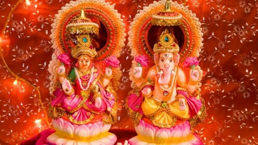 অক্ষয় তৃতীয়ায় চন্দ্র-গুরু ‘অক্ষয় যোগ’ তৈরি করবেন এবং এই বিশেষ যোগের কারণে পাঁচটি রাশির জাতকরা লাভেরই লাভ পাবেন। বৈদিক জ্যোতিষ গণনা অনুযায়ী, ২০২৫ সালের অক্ষয় তৃতীয়ায় ২৪ বছর পর আবার চন্দ্র-গুরুর মিলনে অক্ষয় যোগ সৃষ্টি হচ্ছে। এদিন সূর্যও মেষ রাশিতে উচ্চস্থানে অবস্থান করবেন, ফলে এই যোগকে বিশেষ শুভ মনে করা হচ্ছে।