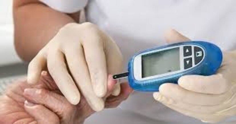 এটি ডায়াবেটিস (Diabetes) থাকা ব্যক্তিদের মধ্যে গাঢ় হলুদ, হালকা বাদামী রঙের দেখা যায়। ডিহাইড্রেশন, গ্লুকোজের বৃদ্ধি কারণে এটি ঘটে। প্রস্রাব সঠিকভাবে ফিল্টার করতে কিডনি ব্যর্থ হচ্ছে এর সংকেত।