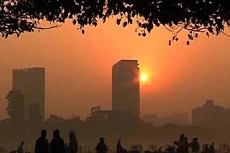 বাংলা থেকে বর্ষা বিদায়ের ‘দিনক্ষণ’ ঘোষণা! আগামী সপ্তাহ থেকেই কি শীতের আমেজ?