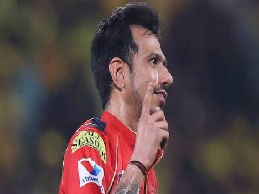 এদিন ১৯তম ওভার বল করতে এসে চাহাল ওভারের দ্বিতীয় বলে এমএস ধোনিকে প্যাভিলিয়নে ফেরত পাঠান৷ এই ওভারেরই শেষ তিন বলে দীপক হুডা, আনশুল কাম্বোজ এবং নূর আহমেদকে আউট করে হ্যাটট্রিক পূরণ করে নেন। এক ওভারে চাহালের চারটি উইকেট নেওয়াও তার দ্বিতীয়বারের কৃতিত্ব হল৷