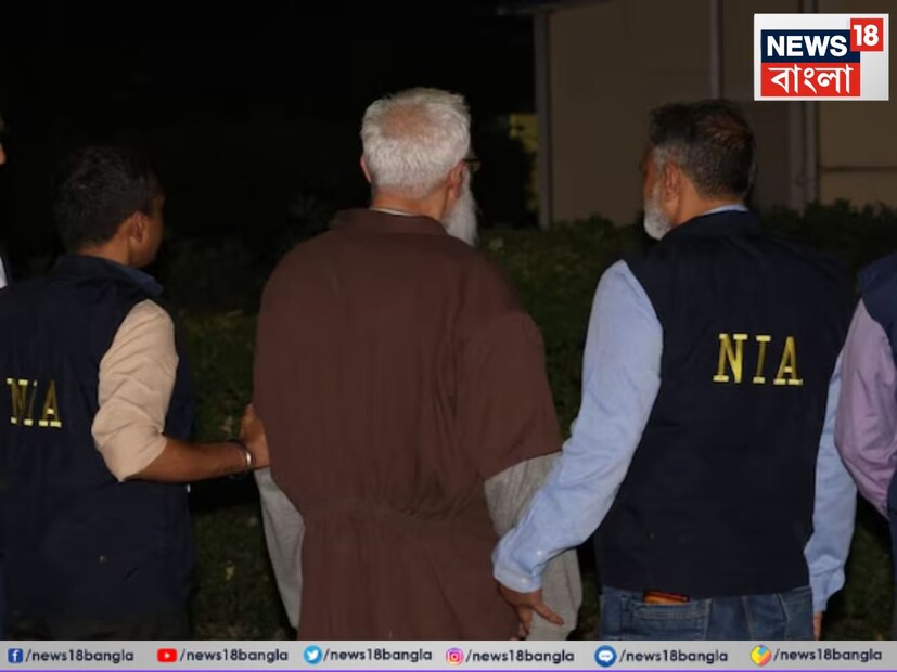 কিন্তু এই ‘এমপ্লয়ি বি’ আসলে কে? ওই ব্যক্তির পরিচয় অবশ্য এখনও খোলসা করেননি রানা। তবে, সূত্রের খবর, মুম্বই হামলার সময় হামলাকারীদের বিভিন্ন জায়গায় পৌঁছে দেওয়া, আশ্রয় দেওয়া সহ নানা কাজে ওই ‘এমপ্লয়ি বি’ সাহায্য করেছিলেন বলে জানা গিয়েছে। এমনকী মুম্বইয়ে হেডলির থাকার ব্যবস্থাও করে দিয়েছিলেন ‘এমপ্লয়ি বি’।  