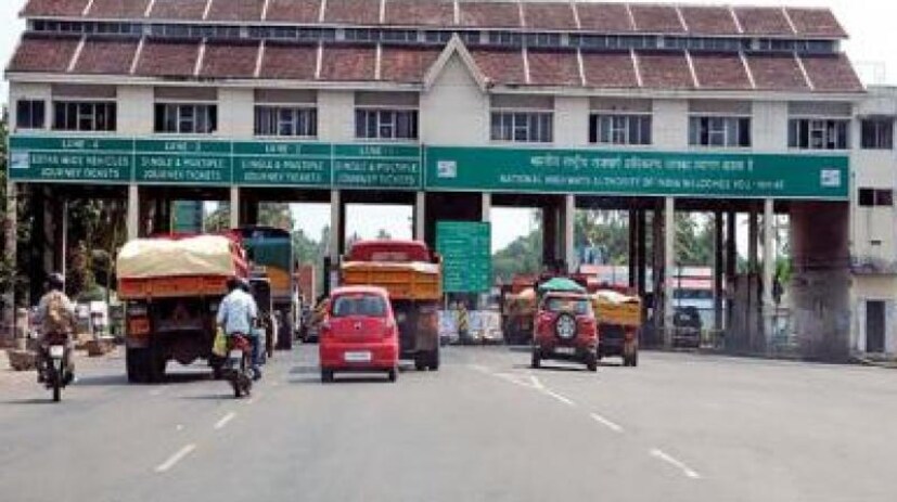 জয়েন্ট কাউন্সিল অফ বাস সিন্ডিকেটের নেতা তপন বন্দ্যোপাধ্যায় বলেন, ‘‘বেসরকারি পরিবহণ ব্যবসা কী ভাবে মার খাচ্ছে, তা আমরা বাস মালিকেরা প্রতি মুহূর্তে টের পাচ্ছি। এর মধ্যে যদি জাতীয় সড়ক কর্তৃপক্ষ নিজেদের টোল ট্যাক্স বৃদ্ধি জারি রাখে তা হলে আমাদের পক্ষে বাস পরিষেবা দেওয়া কঠিন হয়ে পড়বে।’’