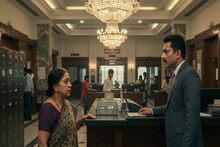 'আমার নামে লকারটা খুলুন'! ব্যাঙ্কে ঢুকেই বললেন মহিলা, শুনেই ম্যানেজারের মুখ চুন! কেন?