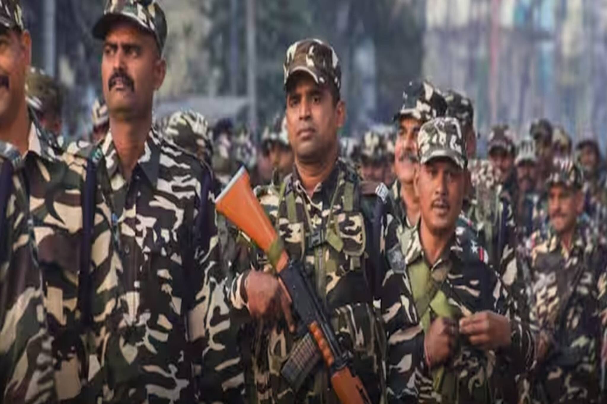 থমথমে মুর্শিদাবাদে রাতভর কেন্দ্রীয় বাহিনীর টহল, পুলিশকে সঙ্গে নিয়ে এলাকায় রুটমার্চ