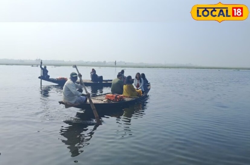 এখানে সাধারণ খাবারের পাশাপাশি স্থানীয় সুস্বাদু রান্নার স্বাদ নেওয়ার সুযোগও রয়েছে। কীভাবে যাবেন? চুপির পাখিরালয় পৌঁছানো খুব সহজ। ট্রেনে বর্ধমান স্টেশনে নেমে সেখান থেকে ট্যাক্সি বা স্থানীয় পরিবহন নিয়ে চুপিতে পৌঁছানো যায়। আবার পূর্বস্থলী স্টেশনে নেমেও খুব সহজেই যাওয়া যাবে।