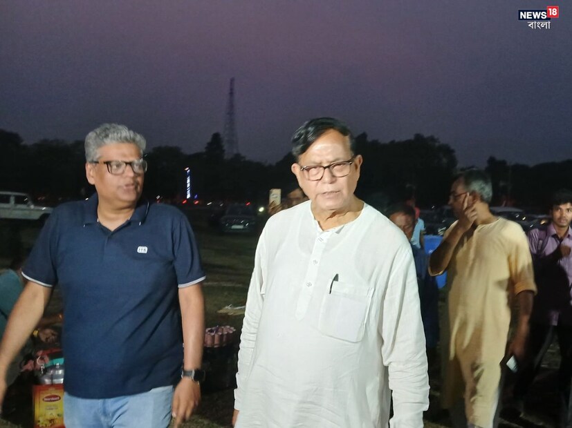 সেলিমের সতর্কবাণী, &quot;দেশ বাঁচাতে হলে লাল ঝান্ডাকে মজবুত করতে হবে। যাঁরা বিজেপির টাকা খাবে না তৃণমূলের ভয় পাবে না তারা সবাই মিলে লড়ব আমরা। আমাদের নেতা নেত্রী টালিগঞ্জ আর বলিউড থেকে উঠে আসে না। মাঠের লড়াই জমির লড়াই।&quot;