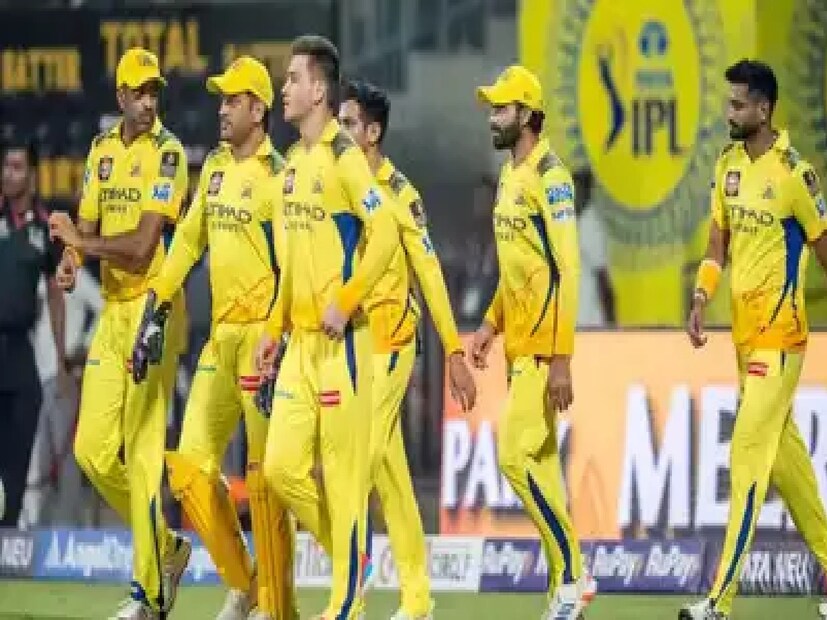 ২০২২ সালে এমন খারাপ অবস্থা ছিল চেন্নাইয়ের। তবে সেবার তারা ৯ নম্বরে শেষ করেছিল। মাঝপথে ক্যাপ্টেন্সির দায়িত্ব কাঁধে নিচে হয় ধোনিকে। রুতুরাজ গায়কোয়াড় চোট পাওয়ায়। তবে তাতেও দলের কোনও লাভ হয়নি। হারের ধারা অব্যহত ছিল চেন্নাইয়ের।