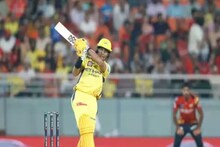রবীন্দ্রের ব্যাটের কড়ক শট, সপাটে বাউন্ডারি পেরিয়ে ধাঁই করে লাগল চিয়ার লিডারের গায়ে...