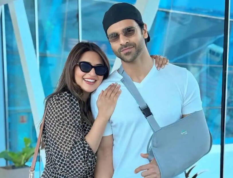 ফলে এই দম্পতি যে একসঙ্গে খুবই সুখে আছে, সেটা স্পষ্ট এবং এদের ডিভোর্সের খবরটা একেবারে যে গুজব তা বুঝিয়ে দিয়েছেন তাঁরা৷ 