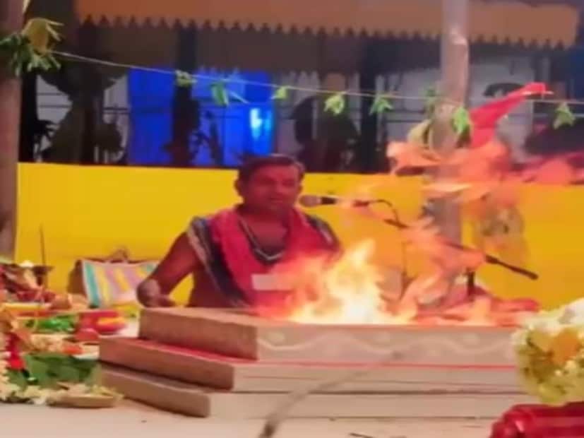 &quot;আজ, সোমবার দিঘায় হবে অশ্বযজ্ঞ। তার আগে দিঘায় পৌঁছে মুখ্যমন্ত্রীর বলেন, &quot;দিঘায় সমুদ্র ছিল। সেখানে একটা জগন্নাথ মন্দির হলে তা সব পর্যটকদের কাছে আকর্ষণের কেন্দ্র হবে। এই ভাবনা থেকেই এখানে জগন্নাথ মন্দির গড়ে উঠেছে। আগামী দিনে এই দিঘার জগন্নাথ মন্দির আন্তর্জাতিক পর্যটনকেন্দ্র হয়ে উঠবে।&quot;