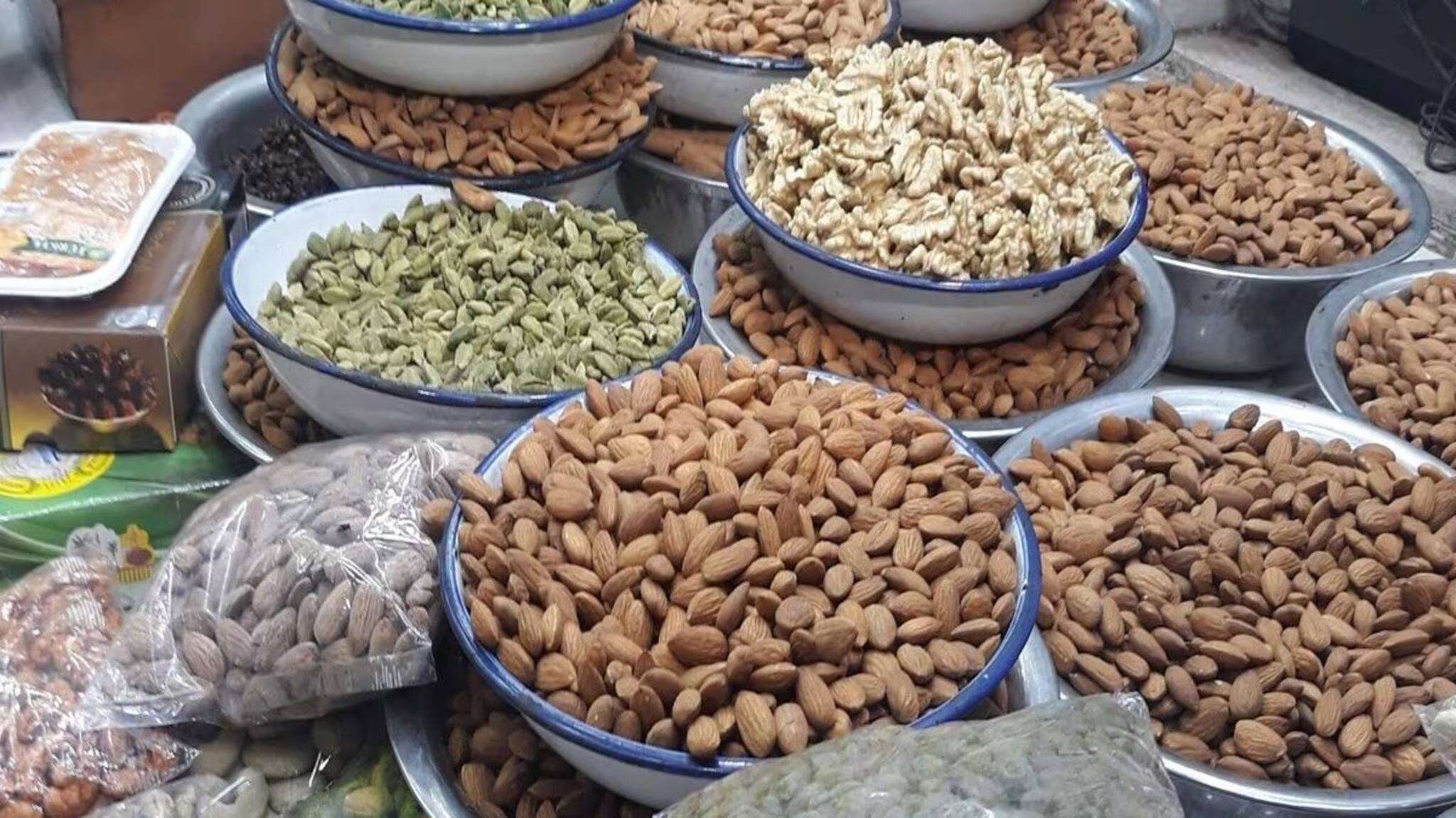 অনেক খরচ করে ড্রাই ফ্রুট কিনছেন? সাবধান! ভেজাল জিনিস পাতে নয় তো?