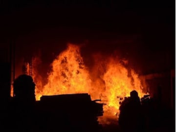 Fire: লখনউয়ের হাসপাতালে বিধ্বংসী আগুন,২০০ রোগীকে সরিয়ে নিয়ে যাওয়া হল নিরাপদ আশ্রয়ে Fire: লখনউয়ের হাসপাতালে বিধ্বংসী আগুন,২০০ রোগীকে সরিয়ে নিয়ে যাওয়া হল নিরাপদ আশ্রয়ে