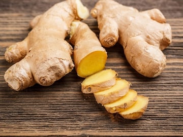 Ginger Health Benefits: প্রতিদিন সস্তার এই জিনিস খেলেই মিলবে ৭টি উপকারিতা! গ্যাস্ট্রিক থেকে হার্টের সমস্যা বলবে গুডবাই…