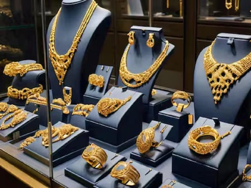 চাহিদা কমার লক্ষণ -দ্বিতীয় কারণ, সোনার চাহিদা কমার লক্ষণ রয়েছে। অনেক কেন্দ্রীয় ব্যাঙ্ক এবং বিনিয়োগকারী বিগত কয়েক প্রান্তিকে প্রচুর সোনা কিনছে। কিন্তু, তাদের আগ্রহ যে দীর্ঘস্থায়ী হবে তার কোনও নিশ্চয়তা নেই।
