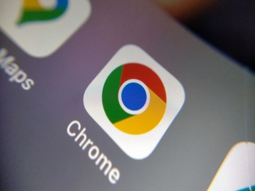 Google Chrome কীভাবে আপডেট করতে হবে: ১. উপরের বাম দিকের কোণে থাকা থ্রি-ডট মেন্যু অ্যাক্সেস করতে হবে। ২. এবার ‘Help’-এর উপর ক্লিক করতে হবে।