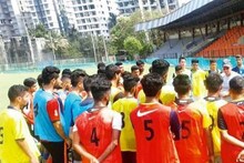 ফুটবল খেলে রেলে চাকরি! মোরাদাবাদের নাসির এখন শিশুদের প্রশিক্ষণ দিয়ে স্বাবলম্বী করেন