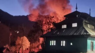 জম্মু ও কাশ্মীরের কুপওয়াড়াতে শনিবার লস্কর জঙ্গি ফারুক আহমেদ তারওয়ার বাড়ি ধ্বংস করা দিয়েছেন নিরাপত্তারক্ষীরা। শক্তিশালী বিস্ফোরণের মাধ্যমে বাড়িটি ধ্বংস করে দেওয়া হয়।