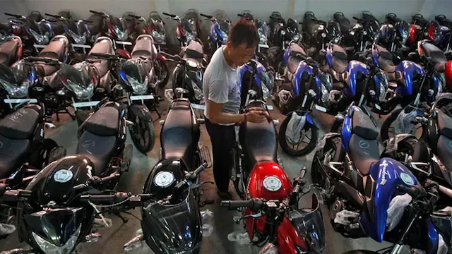 বাইক ডিলার বাইকটি বিক্রির দামের উপর ভিত্তি করে লাভ অর্জন করেন। অর্থাৎ বাইক বিক্রির দামের উপর নির্ভর করে ডিলার সেটি বিক্রি করে ঠিক কত টাকা পকেটে ভরবেন। News 18