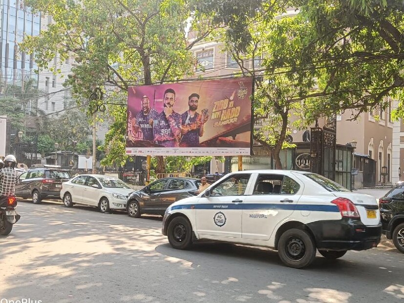 বাইপাস, মা ফ্লাইওভার, মেট্রো, শ্যামবাজার- সব জায়গায় শুধু নাইটরা। কেকেআর ক্রিকেটারদের হোর্ডিং-ব্যানার শহরের বিভিন্ন প্রান্তে।