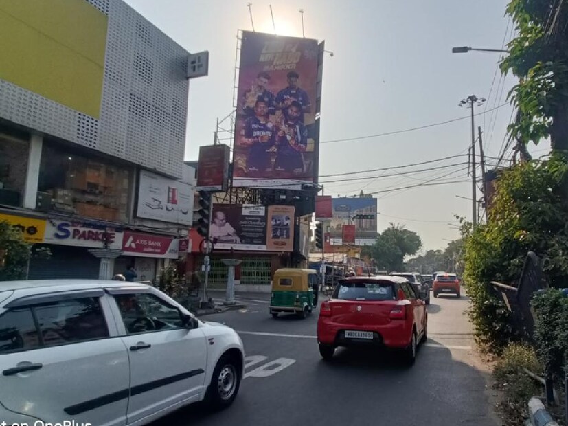 ২০১২ ও ২০১৪-র পর ২০২৪ সালেও কেকেআর আইপিএল চ্যাম্পিয়ন হয়েছে। ১০ বছর পর পাওয়া সেই জয় যে স্পেশাল ছিল, তা বলেছিলেন কেকেআরের কর্ণধার শাহরুখ খান।