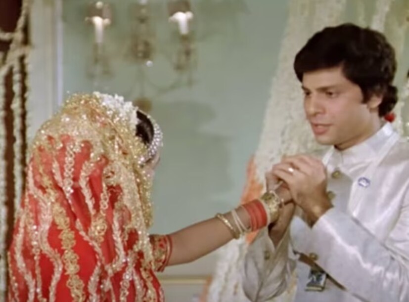 এই ছবিতে গঙ্গার ভূমিকায় অভিনয় করে ইতিহাস তৈরি করেন মন্দাকিনী। ছবিতে তিনি অনেক সাহসী দৃশ্যে অভিনয় করেছেন। ছবিতে তাঁর সৌন্দর্য দেখে মানুষও অবাক হয়েছিল। এই অভিনেত্রী তাঁর অভিনয় দিয়ে মানুষের মন এতটাই জয় করে নিয়েছিলেন যে, নতুন অভিনেত্রী হওয়া সত্ত্বেও তিনি রাতারাতি তারকা হয়ে গিয়েছিলেন।