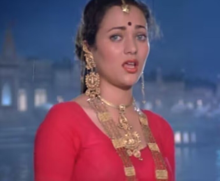 রাজ কাপুরের সেই ব্লকবাস্টার ছবির নাম 'রাম তেরি গঙ্গা মেয়লি'। ১৯৮৫ সালে প্রেক্ষাগৃহে আসার সঙ্গে সঙ্গেই এই ছবিটি বক্স অফিসে আলোড়ন সৃষ্টি করেছিল তা নিয়ে আজও আলোচনা হয়। এই ছবিতেই মন্দাকিনীর অভিষেক হয়েছিল।