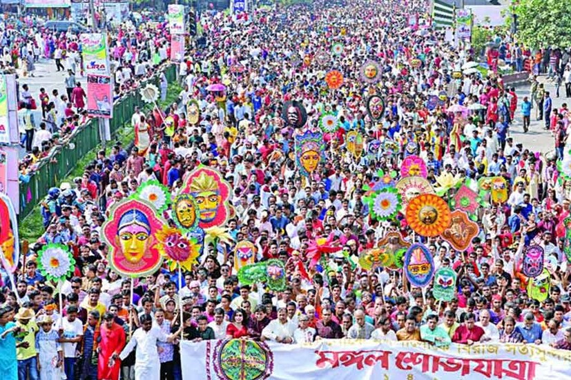  নব্বইয়ের দশকে স্বৈরাচারবিরোধী আন্দোলনের পটভূমিতে অমঙ্গলকে দূর করে মঙ্গলের আহ্বান জানিয়ে শোভাযাত্রার নামকরণ হয় 'মঙ্গল শোভাযাত্রা'।
