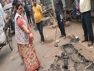 মেয়র প্রমীলা পান্ডে শহরের অনেক বাজার এবং ব্যস্ত এলাকা পরিদর্শন করেছেন দখল মুক্ত করার জন্য।
