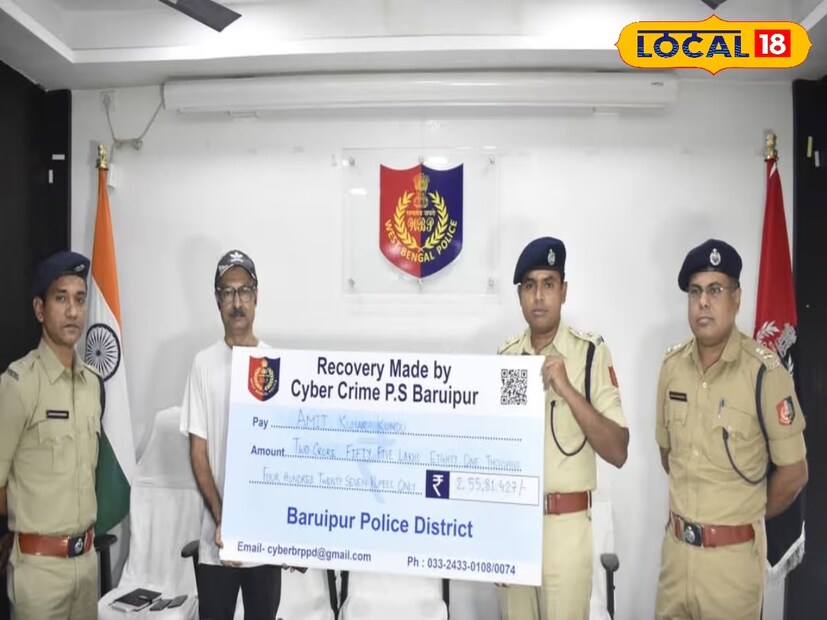 নরেন্দ্রপুর থানা এলাকার বাসিন্দা অমিত কুমার কুণ্ডু কি ভাবে গিয়েছিল তিনি জানালেন। আবার কীভাবে সেই  হারানো টাকা ফিরে পেলেন সেটাও তিনি বললেন। একটি বহুজাতিক সংস্থায় কর্মরত ছিলেন ৷ সম্প্রতি তিনি অবসর নিয়েছেন ৷ অনলাইনে তিনি ইনভেস্টমেন্টের কিছু স্কিম পান ৷ পর্যায় ক্রমে তিনি ভাল রিটার্নের আশায় তার জমান টাকা ইনভেস্ট করেন ৷ তারপর যখন তিনি টাকা তোলার চেষ্টা করেন তখন বুঝতে পারেন যে প্রতারিত হয়েছেন ৷