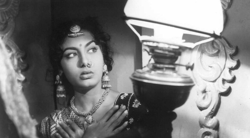 নিম্মির আসল নাম ছিল নবাব বানো যিনি আগ্রায় জন্মগ্রহণ করেছিলেন। তাঁর মা ছিলেন ওয়াহিদান নামে একজন বাইজি, গায়িকা এবং অভিনেত্রী। তাঁর বাবার নাম আব্দুল হাকিম যিনি সেনাবাহিনীতে একজন ঠিকাদার ছিলেন। মাদার ইন্ডিয়া তৈরি করা পরিচালক মেহবুব খানের সঙ্গে তাঁর মা ওয়াহিদানের ভাল সম্পর্ক ছিল। ঠিক পরিবারের মতো।