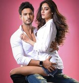 গরমে রাস্তায় বেরিয়ে ডায়েট ভুলে টু-ইন-ওয়ান আইসক্রিম খাচ্ছেন নুসরত!