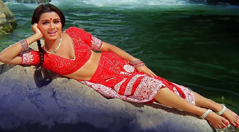 খুব কম লোকই জানেন যে রাজ কাপুর এই ছবিতে অভিনেত্রী পদ্মিনী কোলহাপুরেকে চুক্তিবদ্ধ করতে চেয়েছিলেন। কিন্তু পদ্মিনী কোলহাপুরে এই ছবিতে কাজ করতে অস্বীকার করেন। যদিও তিনি বলেছিলেন যে তিনি সাহসী দৃশ্য করতে পারবেন না।