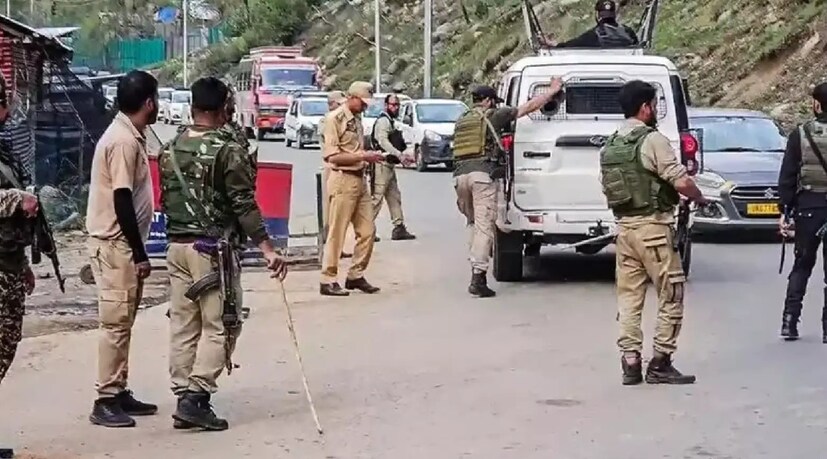 ইতিমধ্যে, গোয়েন্দা প্রতিবেদনে পাকিস্তানি জঙ্গিদের একটি বড় ষড়যন্ত্রের খবর সামনে এসেছে। প্রতিবেদনটি প্রকাশের পর নিরাপত্তা বাহিনীকে বিশেষ নির্দেশনা দেওয়া হয়েছে। যে কোনও পরিস্থিতি মোকাবেলা করার জন্য সৈন্যদের সতর্ক থাকতে বলা হয়েছে।