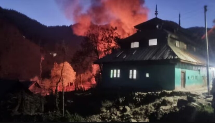 পহেলগাঁও জঙ্গি হামলার পর জম্মু ও কাশ্মীর প্রশাসন জঙ্গিদের বিরুদ্ধে ব্যবস্থা জোরদার করেছে। ২২শে এপ্রিলের নৃশংস হত্যাকাণ্ডের অপরাধীদের খোঁজে কর্তৃপক্ষ এই অঞ্চলে জঙ্গি কার্যকলাপে সক্রিয়ভাবে জড়িতদের বাড়িঘর উড়িয়ে দিচ্ছে।এ পর্যন্ত ৭জন জঙ্গির বাড়ি গুঁড়িয়ে দিয়েছে, যাদের মধ্যে পাকিস্তানের লস্কর-ই-তৈয়বার সদস্যরাও রয়েছে। এই হামলার জড়িত অপরাধীদের প্রতি সরকারের কঠোর মনোভাবের স্পষ্ট বার্তা হল। পহেলগাঁও জঙ্গি হামলার পর জম্মু ও কাশ্মীর প্রশাসন জঙ্গিদের বিরুদ্ধে ব্যবস্থা জোরদার করেছে। ২২শে এপ্রিলের নৃশংস হত্যাকাণ্ডের অপরাধীদের খোঁজে কর্তৃপক্ষ এই অঞ্চলে জঙ্গি কার্যকলাপে সক্রিয়ভাবে জড়িতদের বাড়িঘর উড়িয়ে দিচ্ছে।এ পর্যন্ত ৭জন জঙ্গির বাড়ি গুঁড়িয়ে দিয়েছে, যাদের মধ্যে পাকিস্তানের লস্কর-ই-তৈয়বার সদস্যরাও রয়েছে। এই হামলার জড়িত অপরাধীদের প্রতি সরকারের কঠোর মনোভাবের স্পষ্ট বার্তা হল।