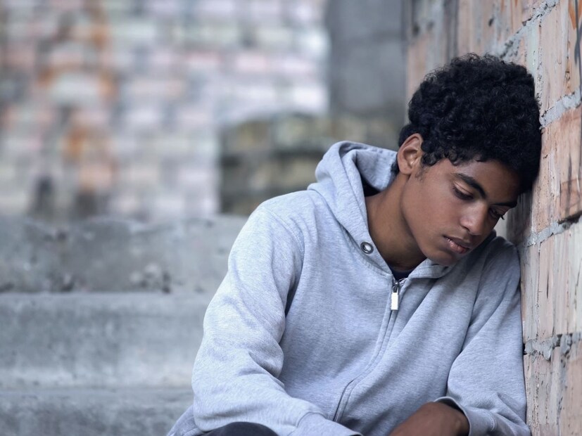 বর্তমান সময়ে ভারতে শিশু এবং কিশোর-কিশোরীদের মধ্যে আত্মহত্যার হার ক্রমবর্ধমান হারে লক্ষ্য করা গেছে। পূর্বাভাস অনুসারে, আগামী দশকে আত্মহত্যার ঘটনা আরও বৃদ্ধি পাবে। শিশু কিশোরীদের মধ্যে, আত্মহত্যার সবচেয়ে সাধারণ কারণ পারিবারিক সমস্যা, শিক্ষাগত ব্যর্থতা, অসুস্থতা এবং বেকারত্ব। অসুস্থতা আত্মহত্যার অন্যতম প্রধান কারণ হিসেবে আবির্ভূত হয়েছে, সময়ের সঙ্গেএর উল্লেখযোগ্য বৃদ্ধি ঘটেছে। 